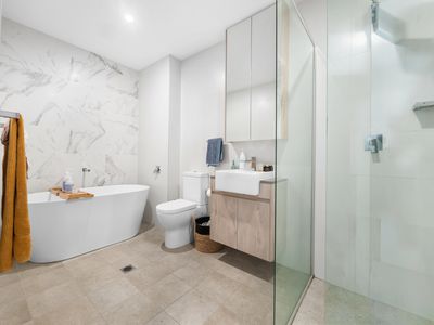 213 / 25 Regent Honeyeater Grove, North Kellyville