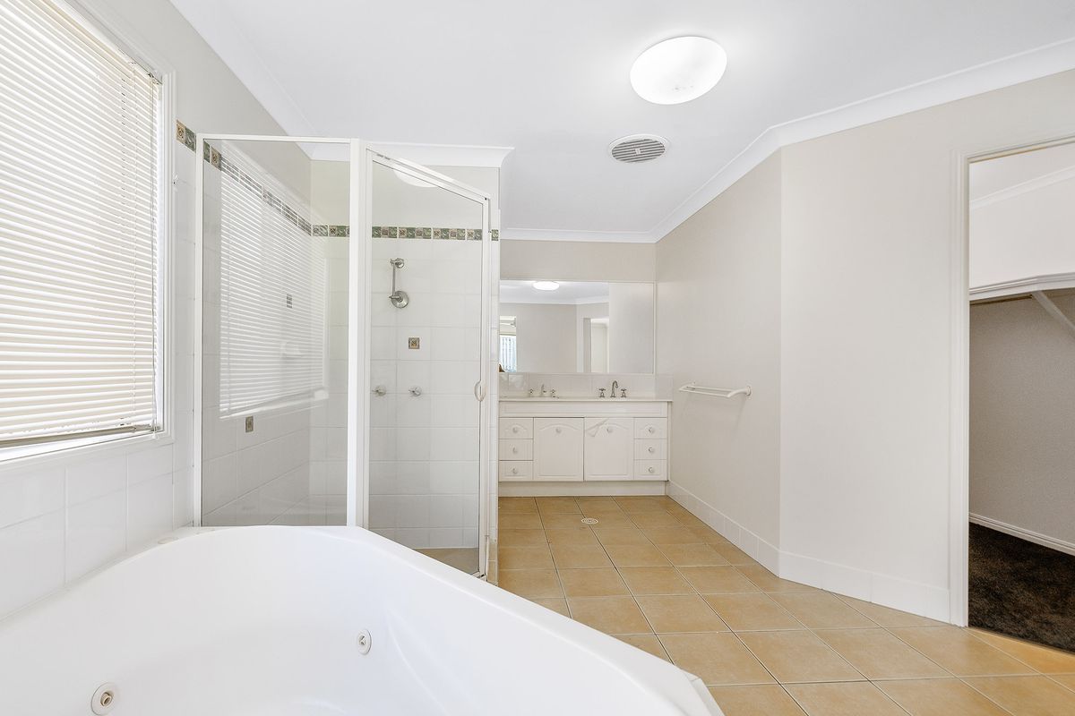 4 Cordata Court, Robina
