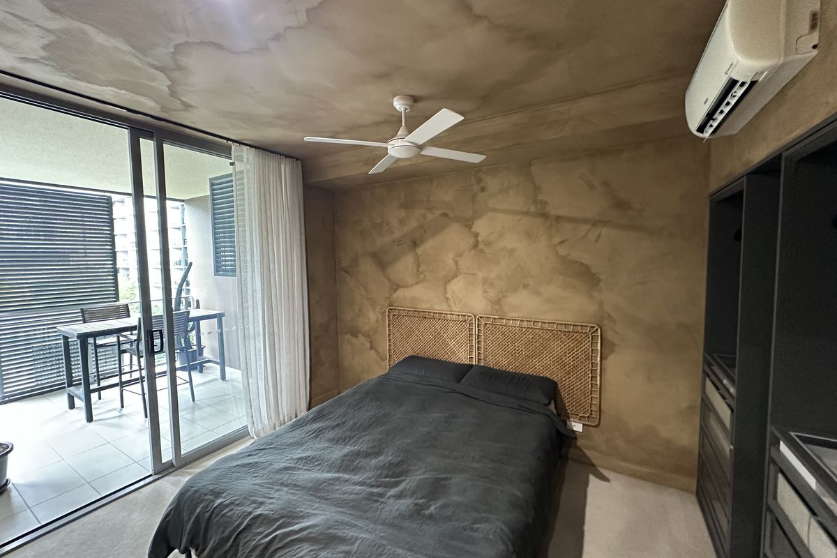 8406 / 55 Forbes Street, West End