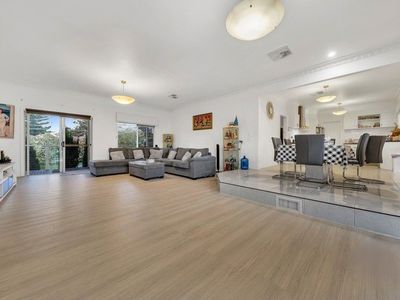 8 Stanhill Drive, Cranbourne South