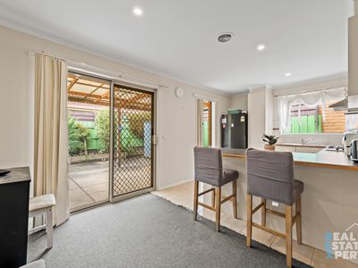 6 Nilufa Court, Hampton Park