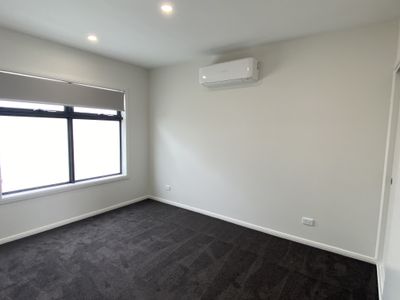 2 / 18 Whitelaw Street, Reservoir