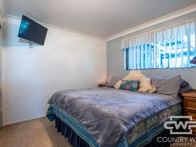 6 Coakes Street, Guyra