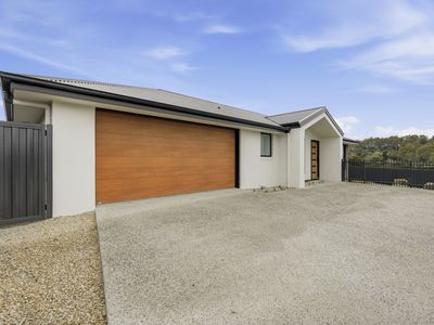 2 / 20 Thorne Avenue, Legana
