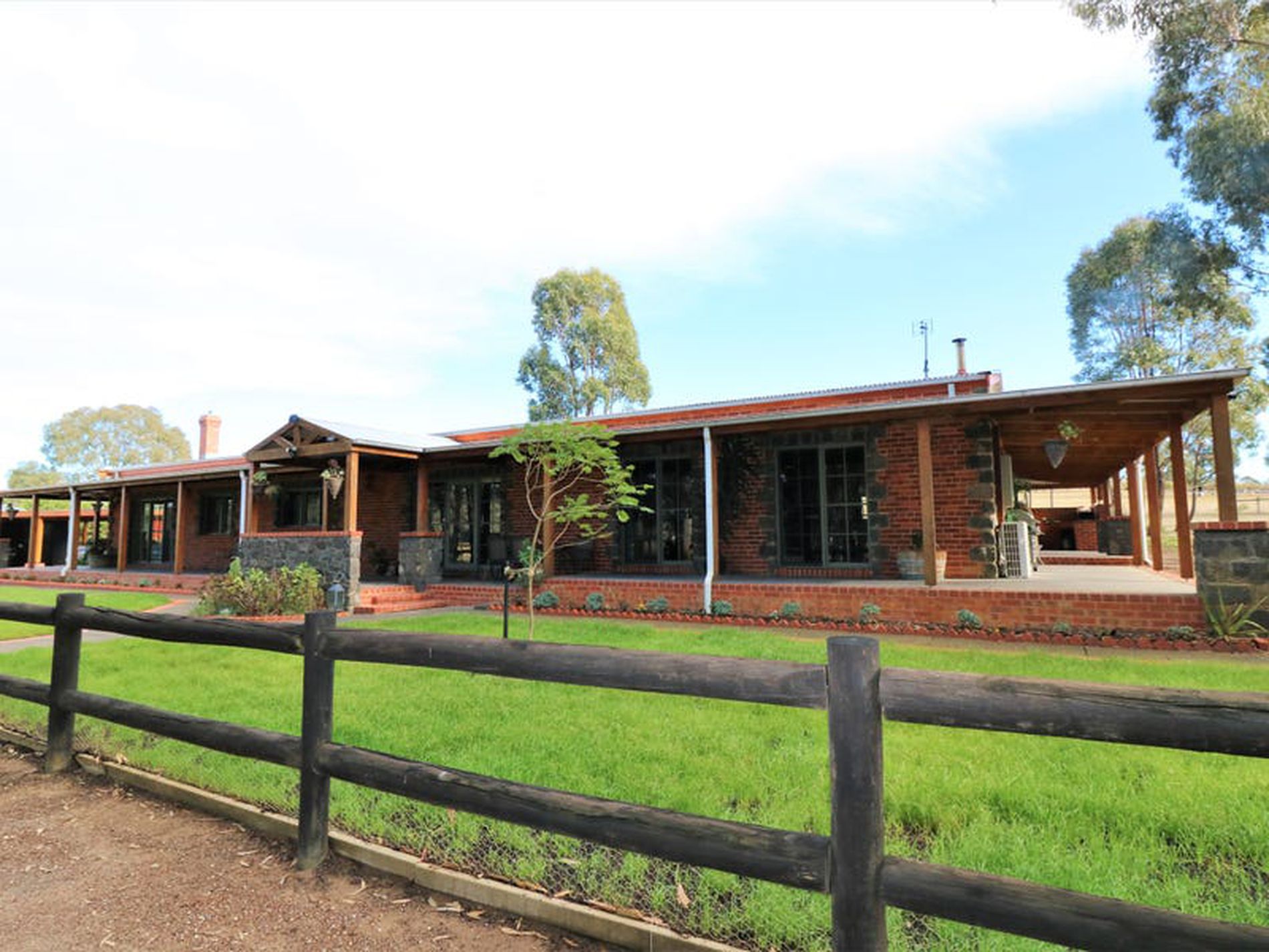 285 Cowles Rd, Northwood