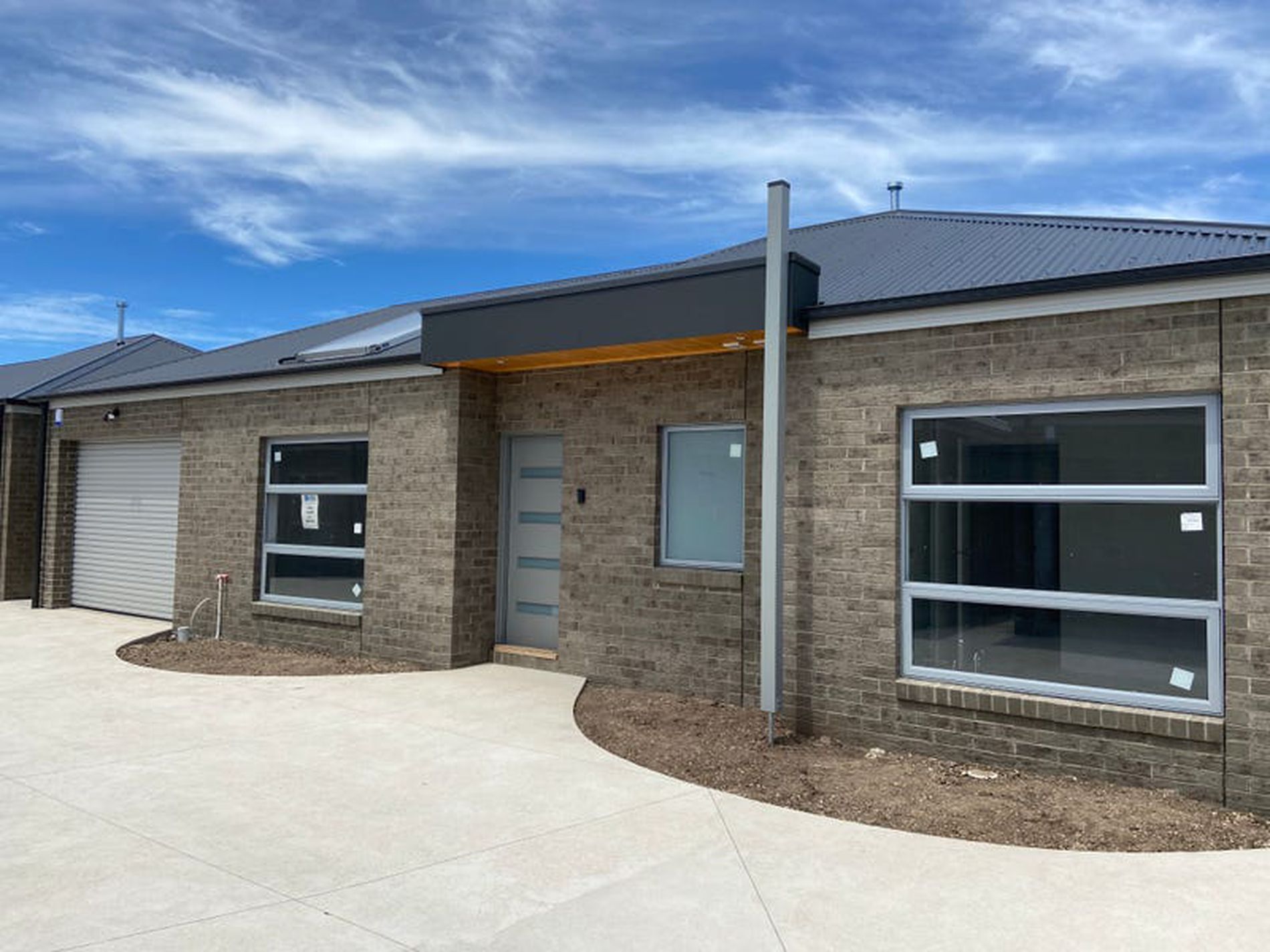 8 / 5 Helms Street, Newcomb