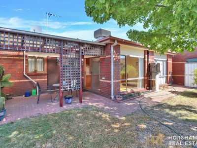 2 / 8 Ashwin Close, Horsham