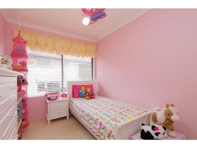 8 Bark Circle, Kenwick