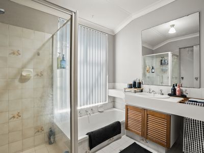 6 Ocean Place, Waikiki