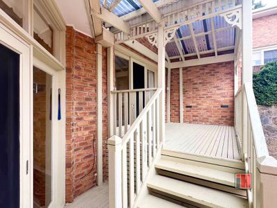 6 Hollyoak Rise, Eltham North