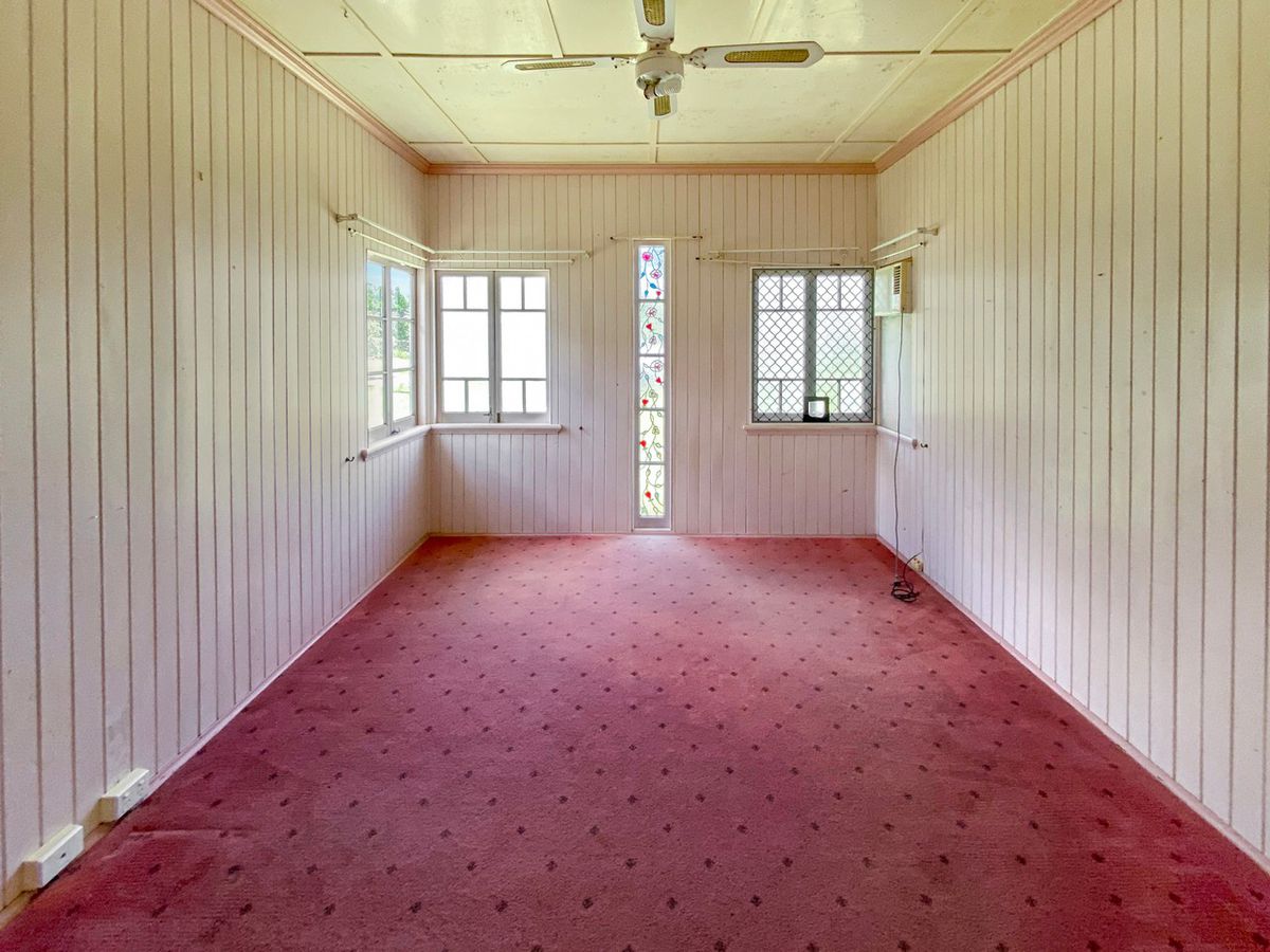74 Planet Avenue, Atherton