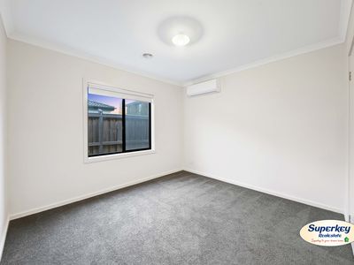 35 Surround Drive, Mambourin