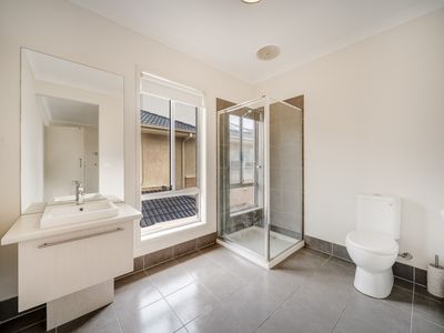 4 Outrigger Court, Point Cook