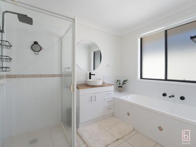 15 Foxtail Crescent, Woongarrah