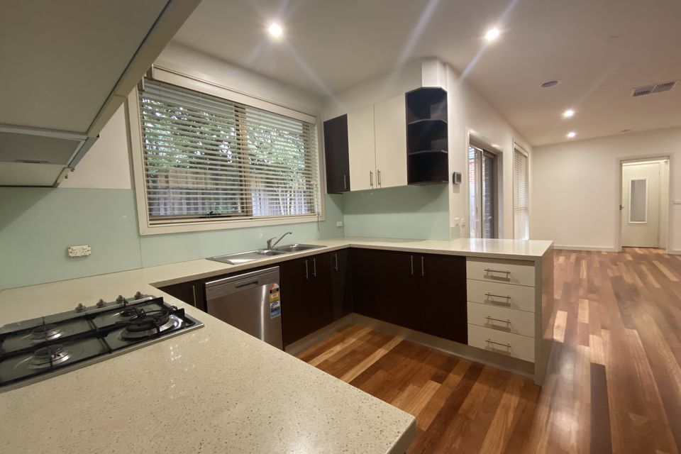 2 / 29 Simpson Drive, Mount Waverley