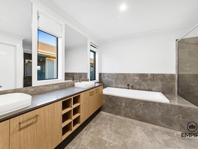 141 Yeungroon Boulevard, Clyde North