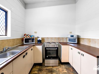 60 Hollywood Boulevard, White Rock