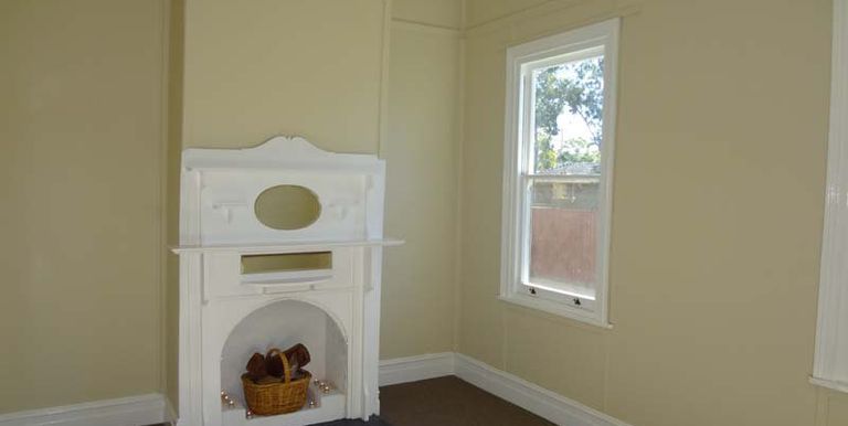 7 Lily Street, Violet Town
