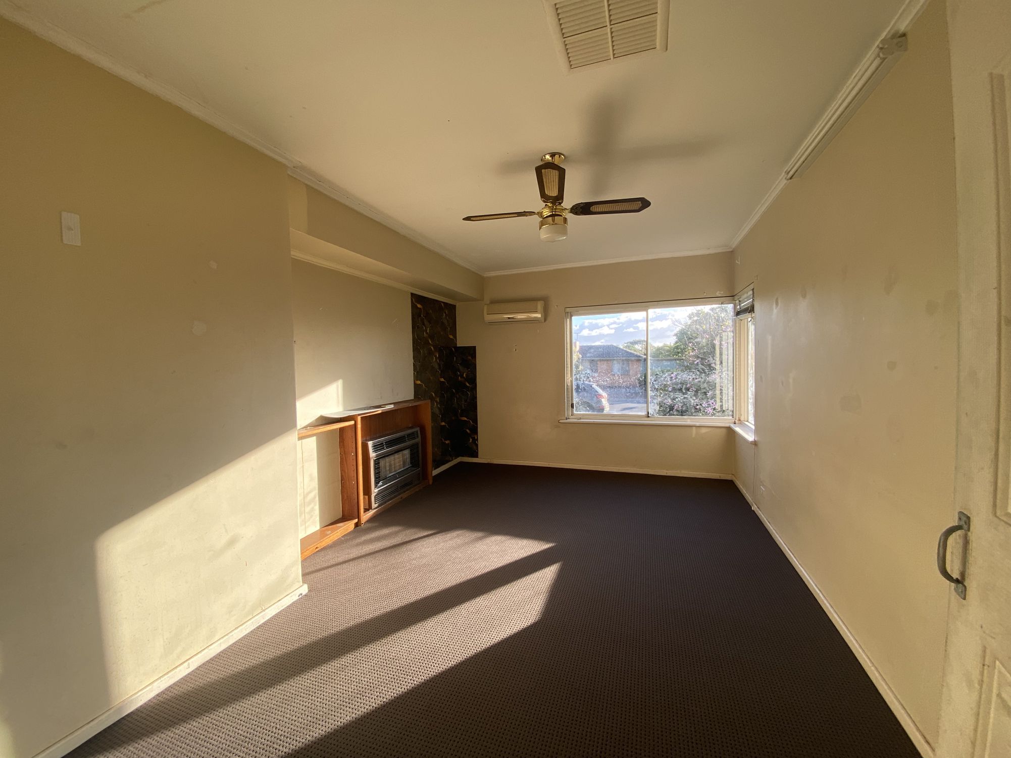 62 Bradley Grove, Mitchell Park