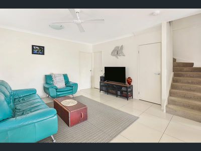 15 / 2 Photinia Crescent, Mountain Creek