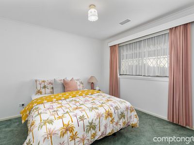 17 Rebecca Crescent, Altona Meadows