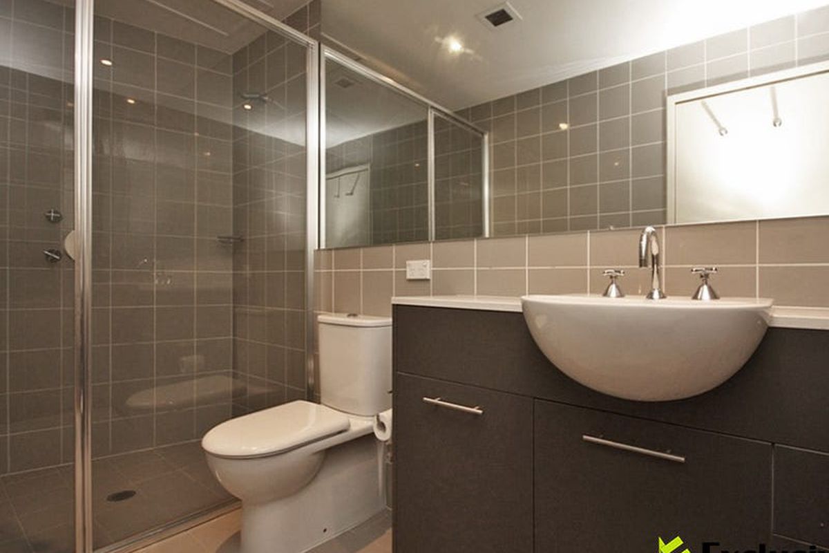 402 / 26 Rider Boulevard, Rhodes