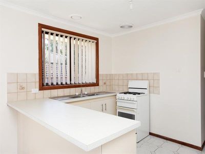 2 / 42 Rosella Avenue, Werribee