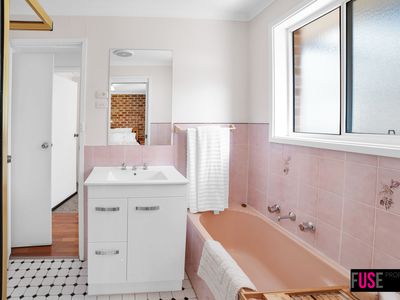 1 / 2 River Drive, Karabar