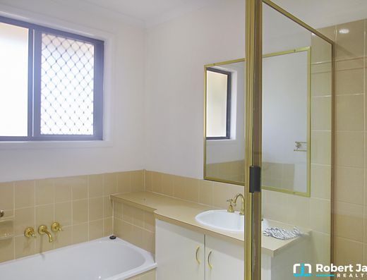 Noosa Heads Single Level Family Home with Resort Style Pool image 7