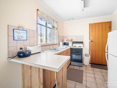 1 / 12 Remlaw Road, Horsham