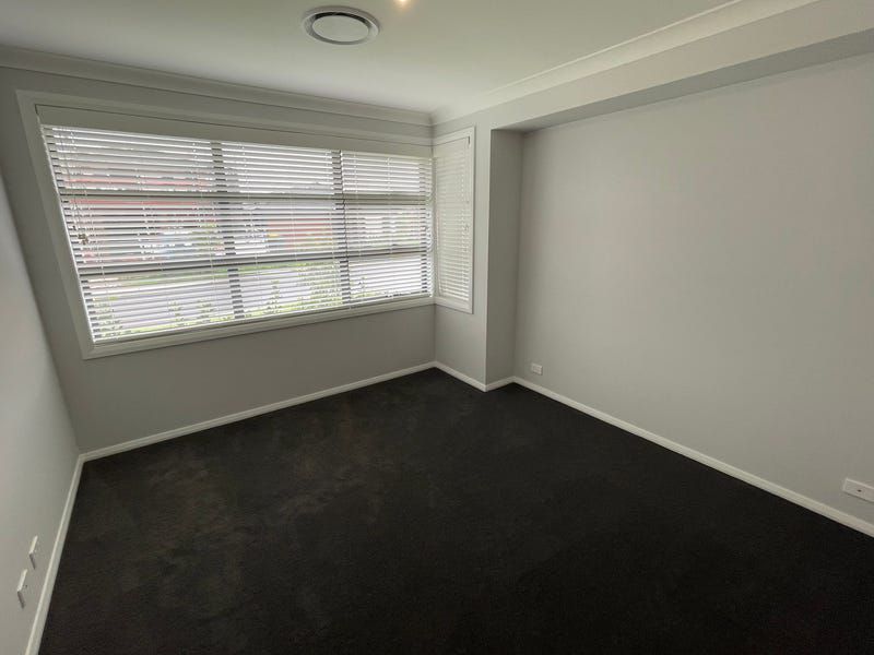 33 Crest Road, Gledswood Hills