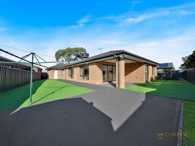 15 Brockwell Crescent, Manor Lakes