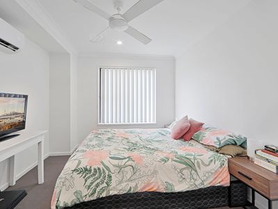 23 Sharp Crescent, Branyan