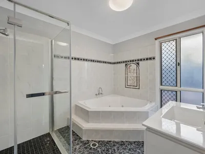 76 River Park Drive, Annandale