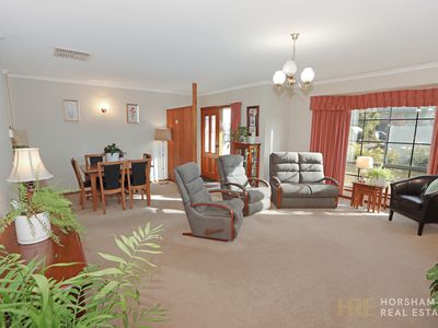 2 / 5 Penny Avenue, Horsham