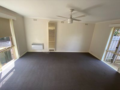 7 / 27 Deutgam Street, Werribee