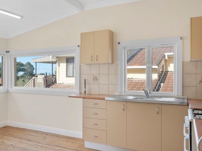 10 Whites Road, Manly West