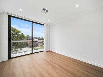 2 / 5 Holland Crescent, Casula