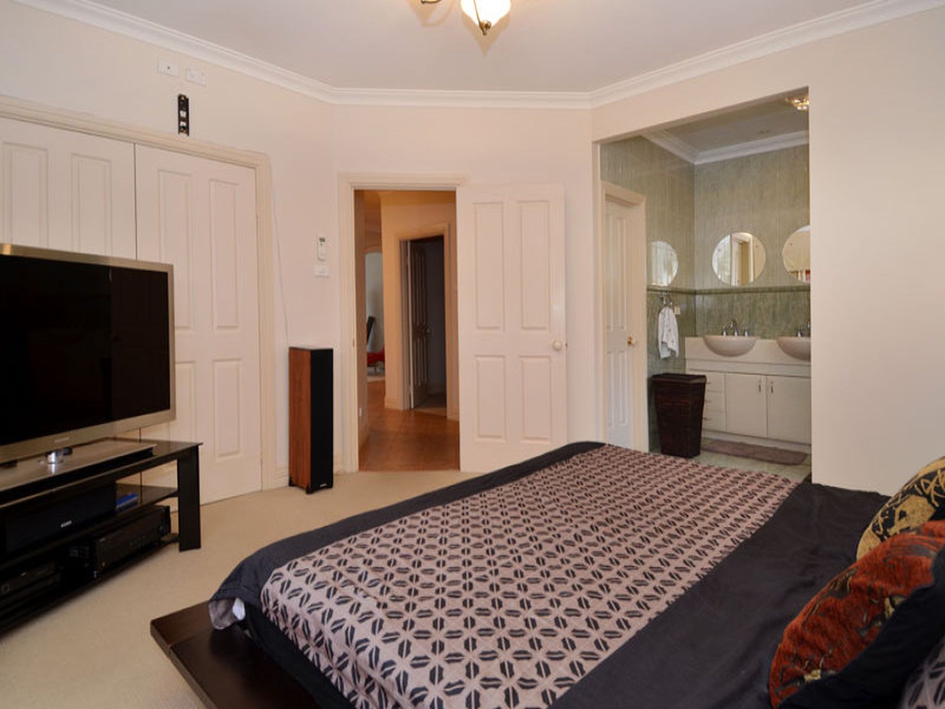 27 Quartermaine Street, Somerville