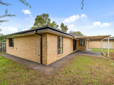 5 Glebe Drive, Sale