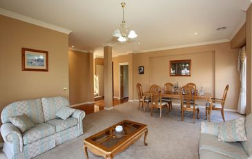 8 Whitaker Place, Beaconsfield