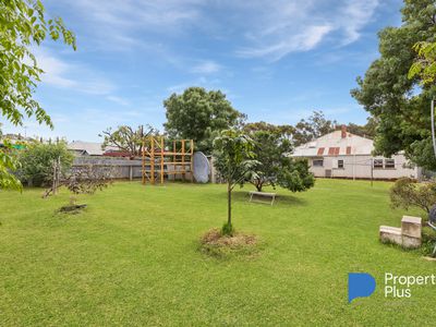 7 WINDSOR AVENUE, Charlton