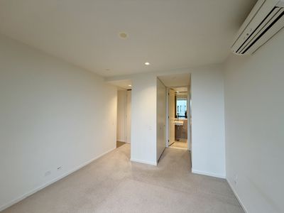 604 / 8E Evergreen Mews, Armadale