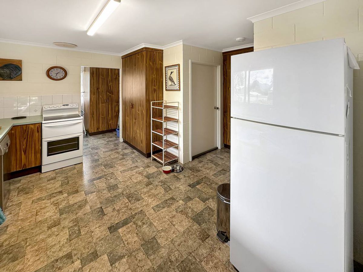 10 Azalea Street, Atherton