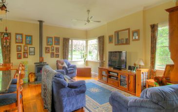 6 Paul Grove, Beaconsfield Upper