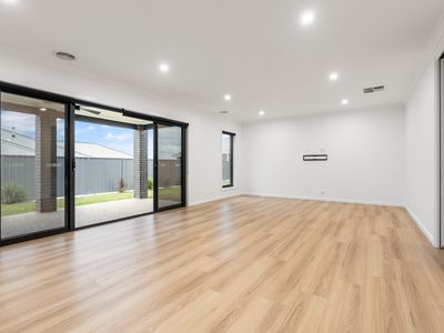 30 HILLFORD CIRCUIT, Thurgoona