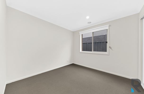 10 Comfort Road, Roxburgh Park