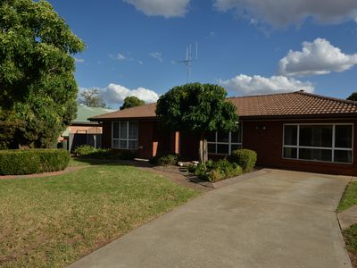 5 Ebelina Crescent, Parkes