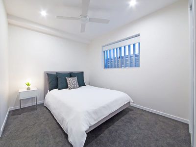 10 / 11 Besham Parade, Wynnum