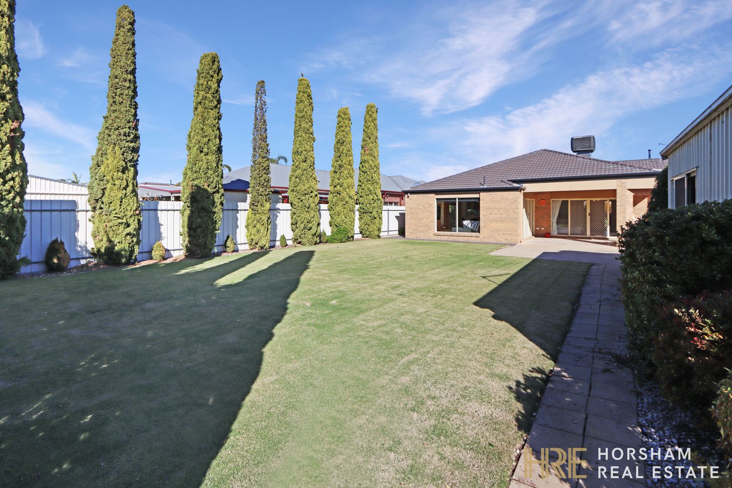 16 Burnett Street, Horsham